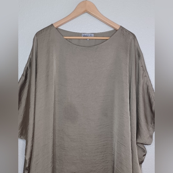 Tutu & Lilli Satin Lagenlook Olive Green Tunic Blouse - Picture 3 of 15